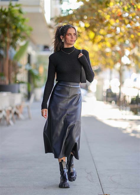 long leather skirt outfit ideas